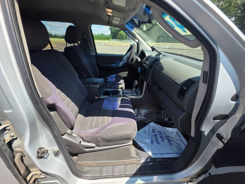 2005 Nissan Pathfinder LE
