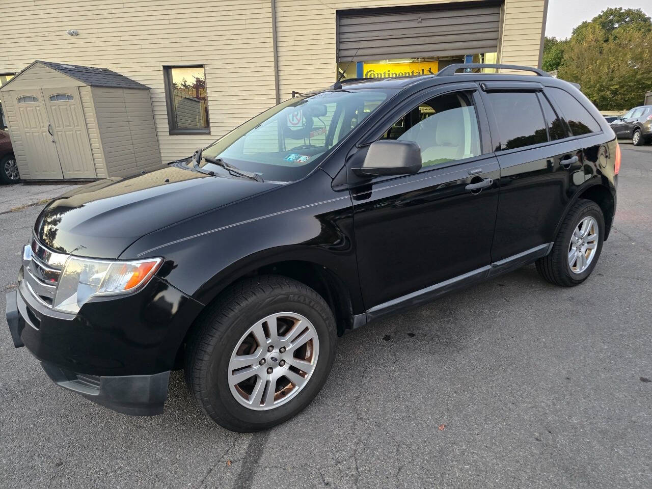 2009 Ford Edge for sale at QUEENSGATE AUTO SALES in York, PA