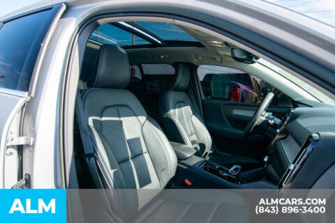 2023 Volvo XC40 B5 Plus Bright Theme