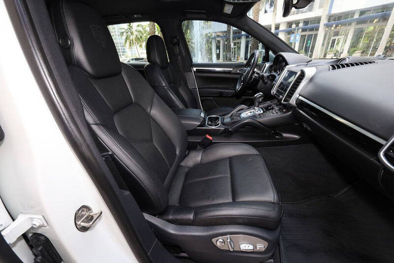 2018 Porsche Cayenne Platinum Edition