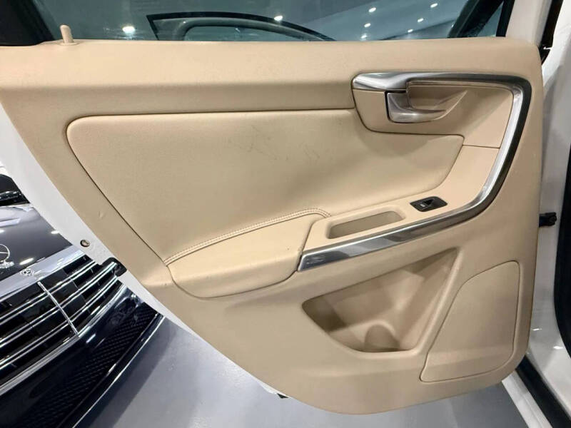 2015 Volvo XC60 T5 Drive-E Premier