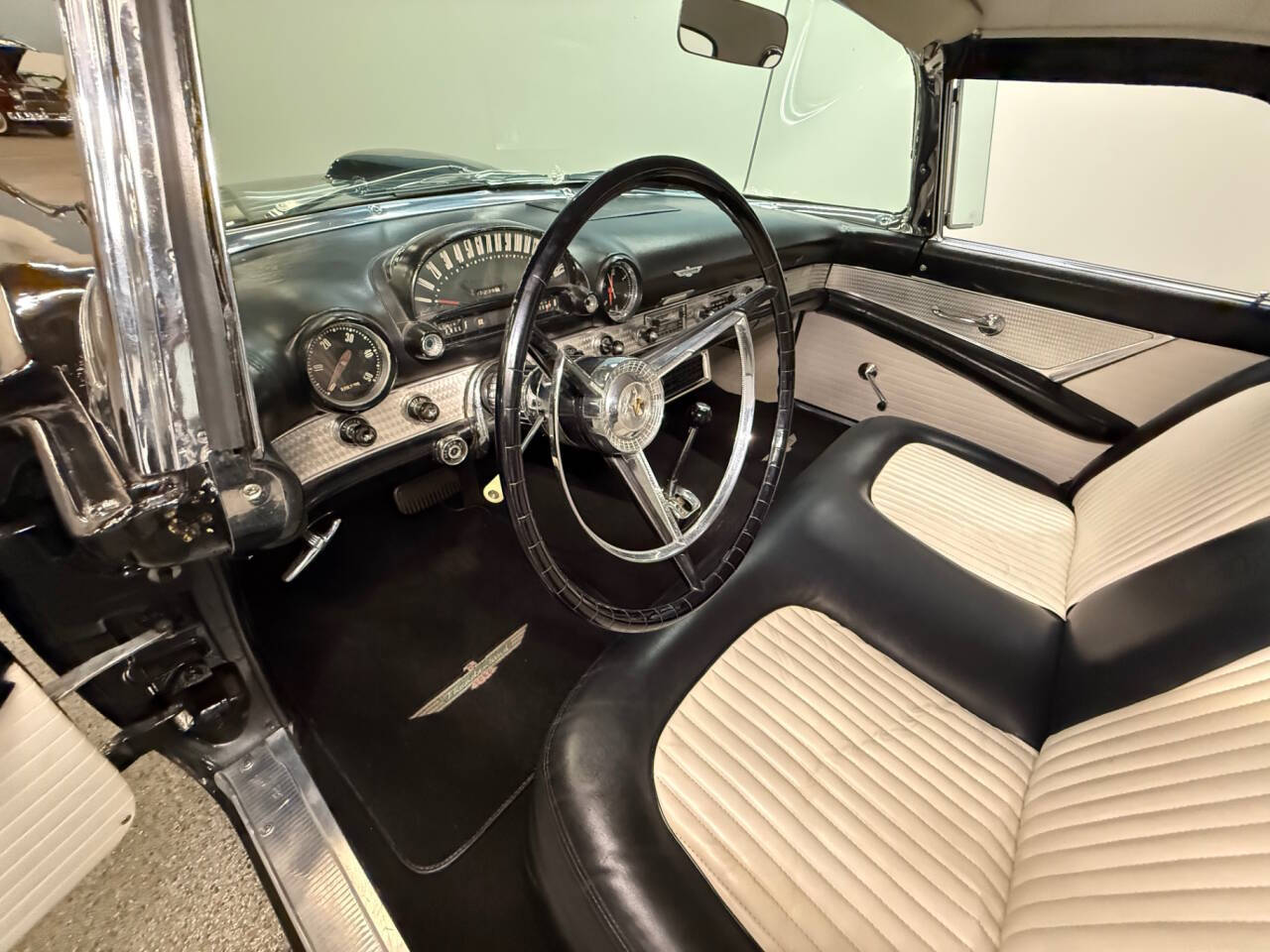 1956 Ford Thunderbird 17
