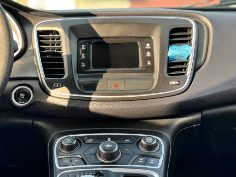 2015 Chrysler 200 Limited