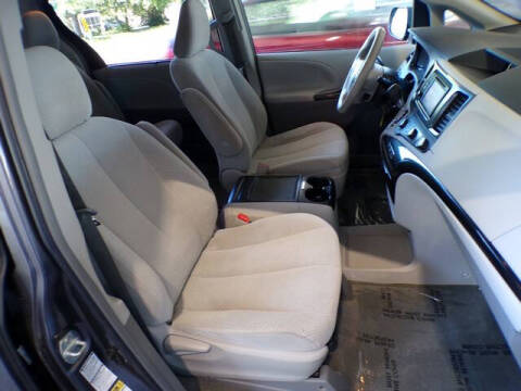 2012 Toyota Sienna LE 7-Passenger