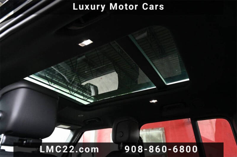 2023 Land Rover Defender 130 X-Dynamic SE