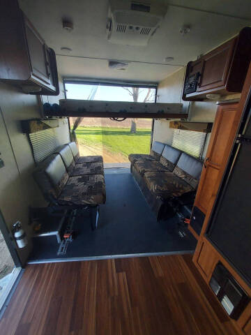 2016 Gulfstream Track & Trail