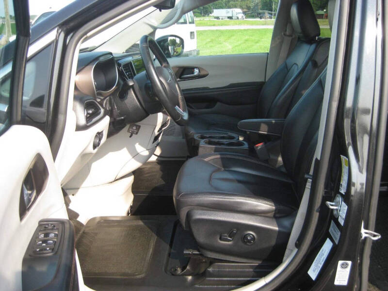 2017 Chrysler Pacifica Touring-L