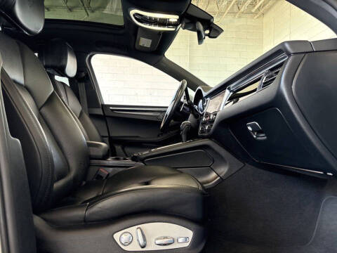 2024 Porsche Macan T
