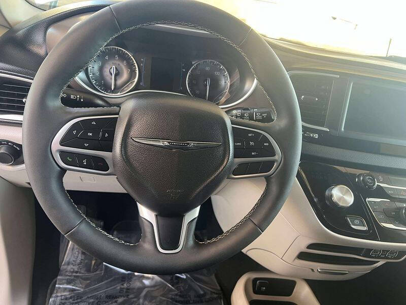 2024 Chrysler Voyager LX