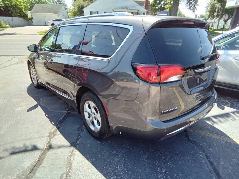 2017 Chrysler Pacifica Touring-L Plus