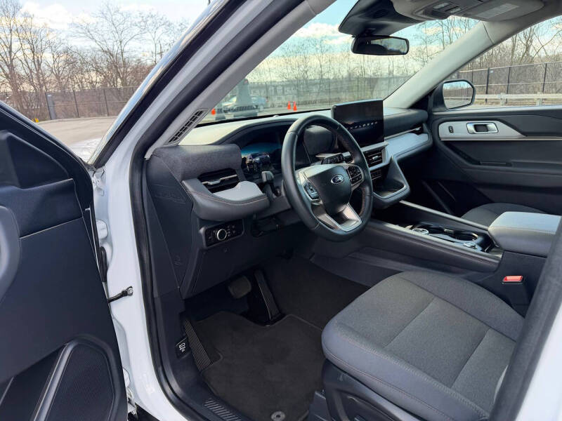 2025 Ford Explorer Active