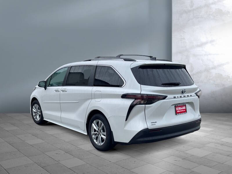 2024 Toyota Sienna XLE 7-Passenger