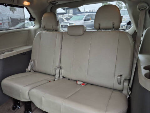 2014 Toyota Sienna XLE 8-Passenger