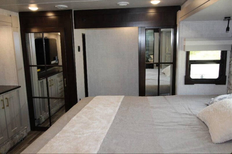 2021 Palomino Columbus 1492 389FL