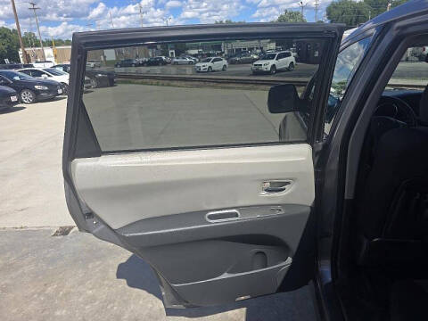 2008 Subaru Tribeca 5-Pass.