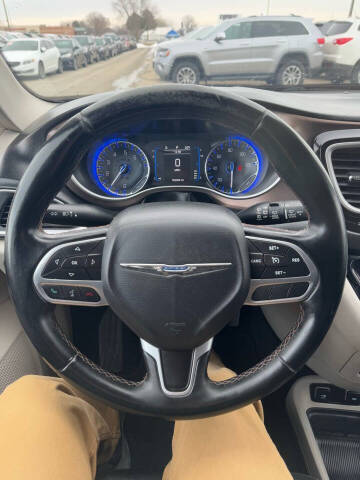 2017 Chrysler Pacifica Touring-L