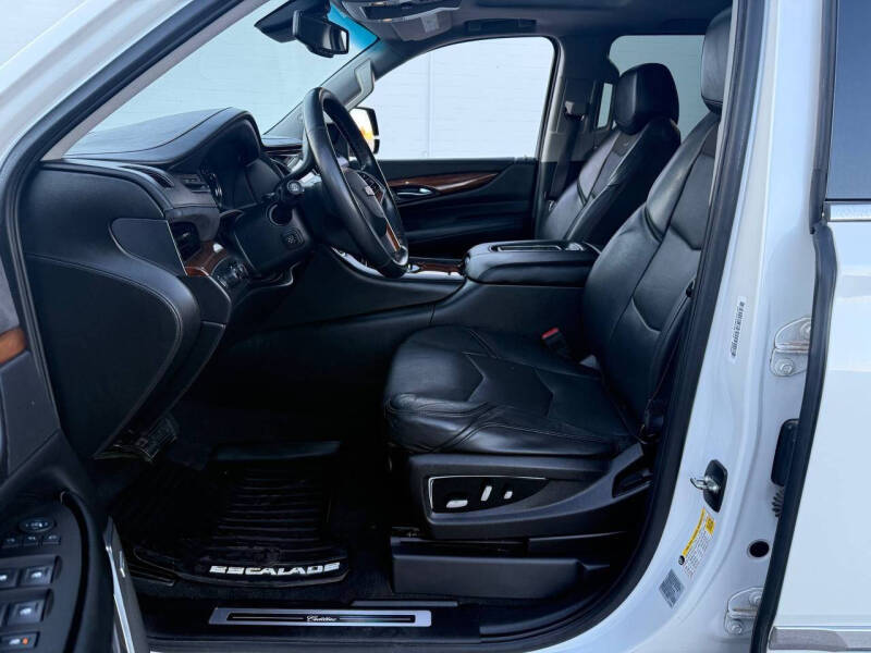 2016 Cadillac Escalade ESV Luxury Collection