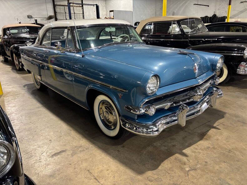 1954 Ford Crestline