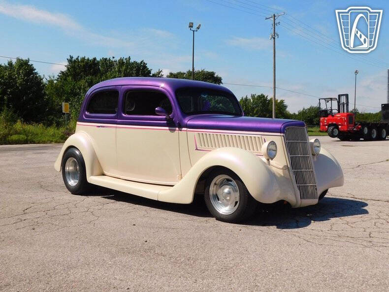 1935 Ford Tudor