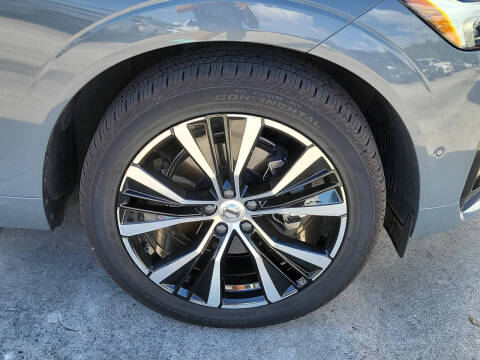 2024 Volvo XC60 B5 Plus Dark Theme