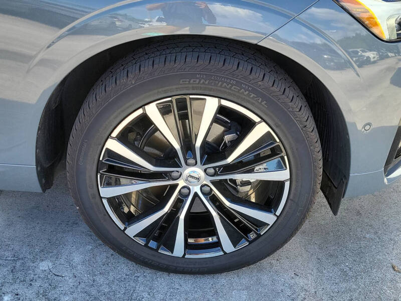 2024 Volvo XC60 B5 Plus Dark Theme