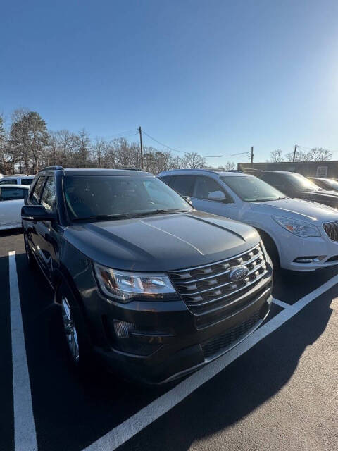 2016 Ford Explorer XLT's photo