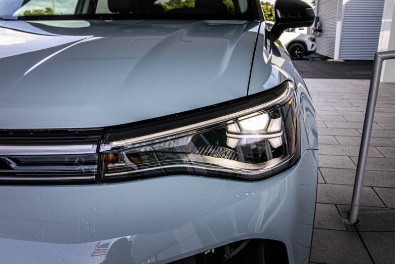 2026 Volkswagen Taos SE Black