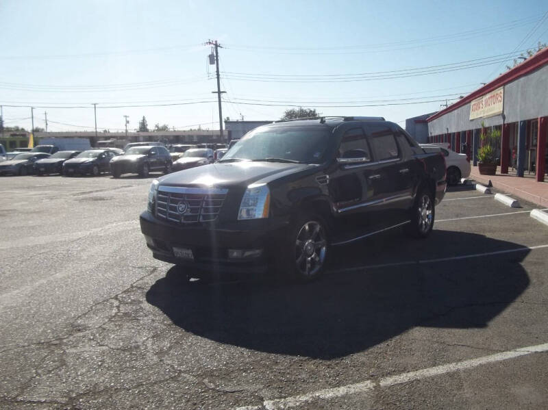 2007 Cadillac Escalade EXT Base photo 3