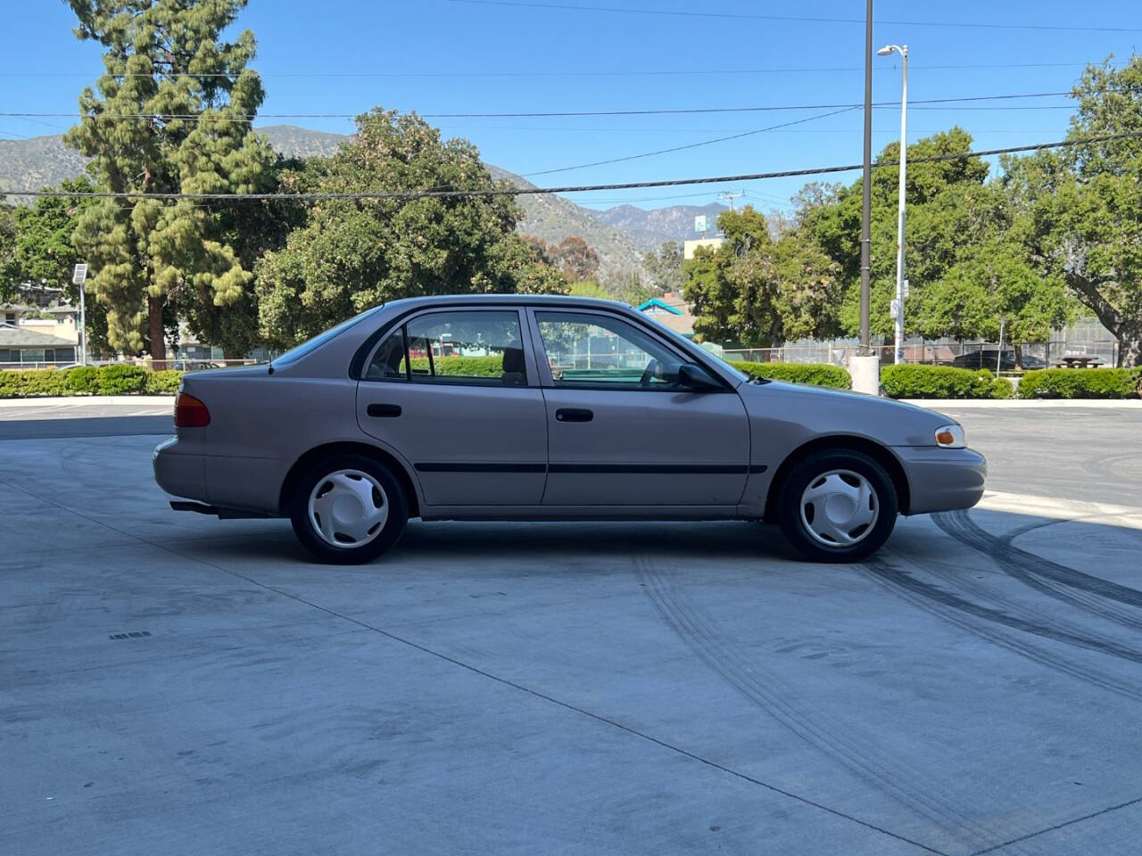 2001 Chevrolet Prizm for sale at R&G Auto Sales in Tujunga, CA