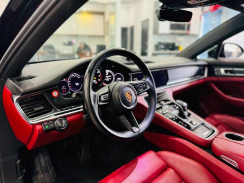 2022 Porsche Panamera 4 Platinum Edition