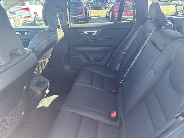 2025 Volvo V60 Cross Country B5 Plus