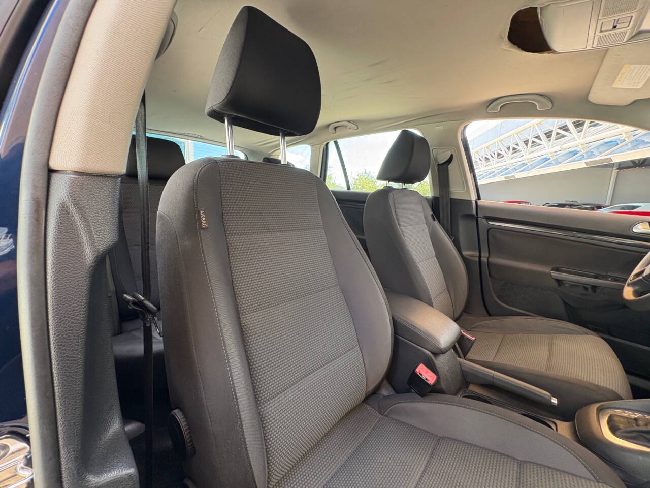 2012 Volkswagen Jetta 36
