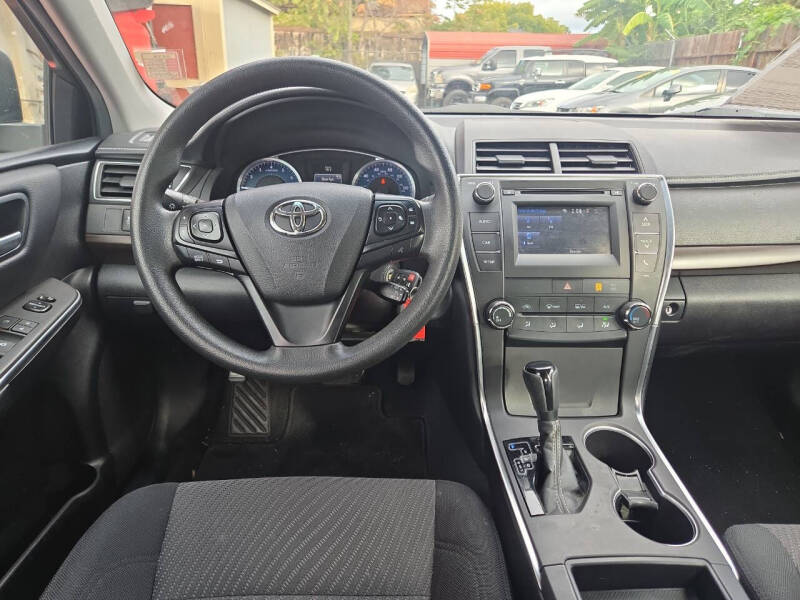 2017 Toyota Camry LE