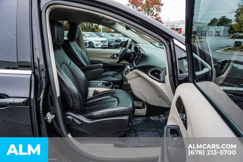 2024 Chrysler Pacifica Plug-In Hybrid Select