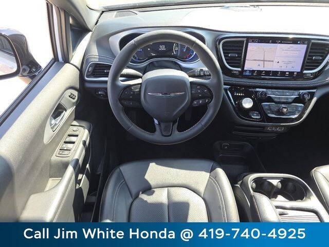 2024 Chrysler Pacifica Plug-In Hybrid Select