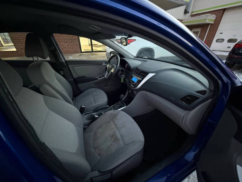 2012 Hyundai Accent GLS