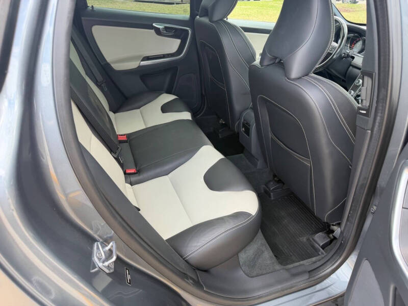 2016 Volvo XC60 T5 Drive-E Platinum