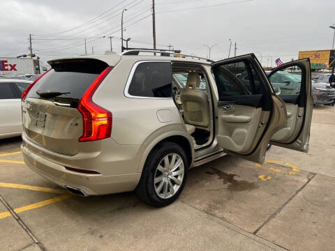 2016 Volvo XC90 T6 Momentum