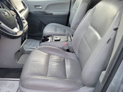 2015 Toyota Sienna XLE 8-Passenger
