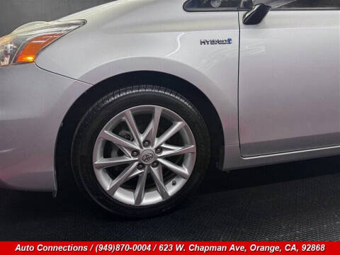 2014 Toyota Prius v Five