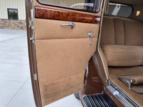 1934 Pierce-Arrow 1240A V12 Sedan