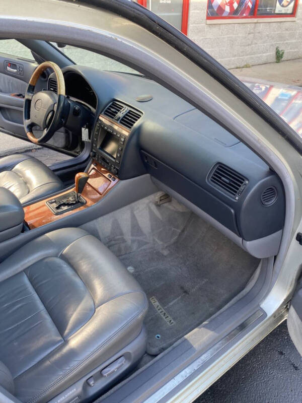2000 Lexus LS 400