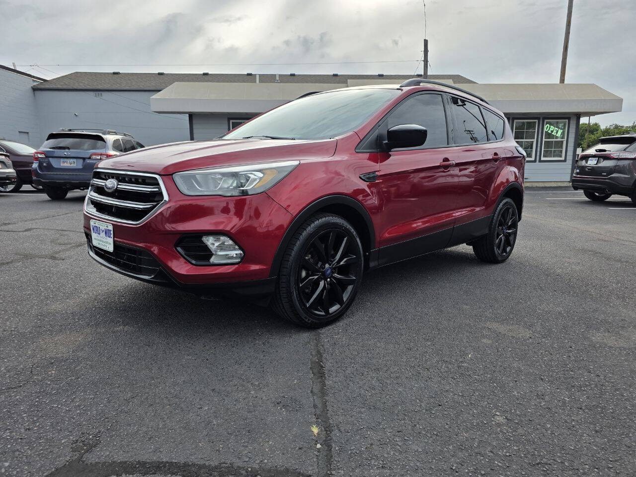 Red 2017 Ford Escape SE SE 4dr SUV 1