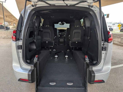 2024 Chrysler Pacifica Touring