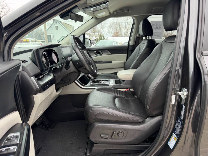 2024 Kia Carnival LX