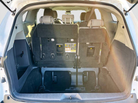 2022 Toyota Sienna LE 8-Passenger