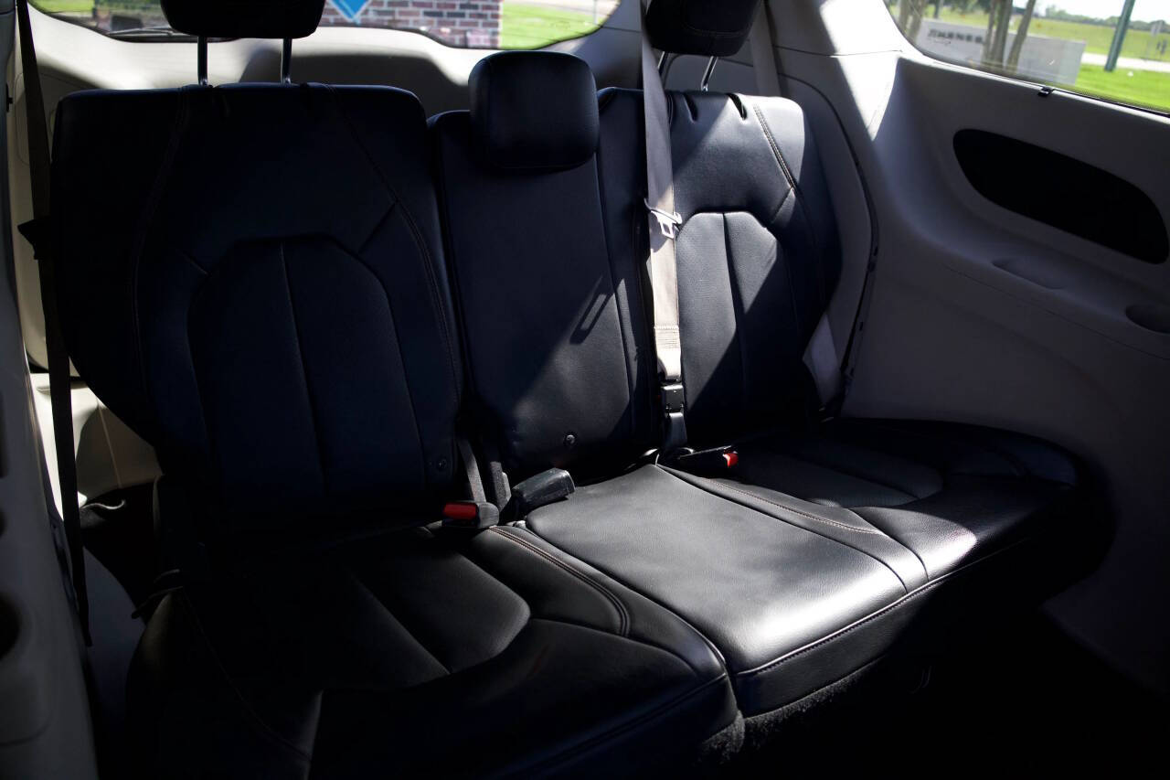 2018 Chrysler Pacifica Touring L Touring L 4dr Mini-Van 9