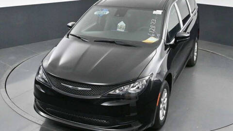 2025 Chrysler Voyager LX