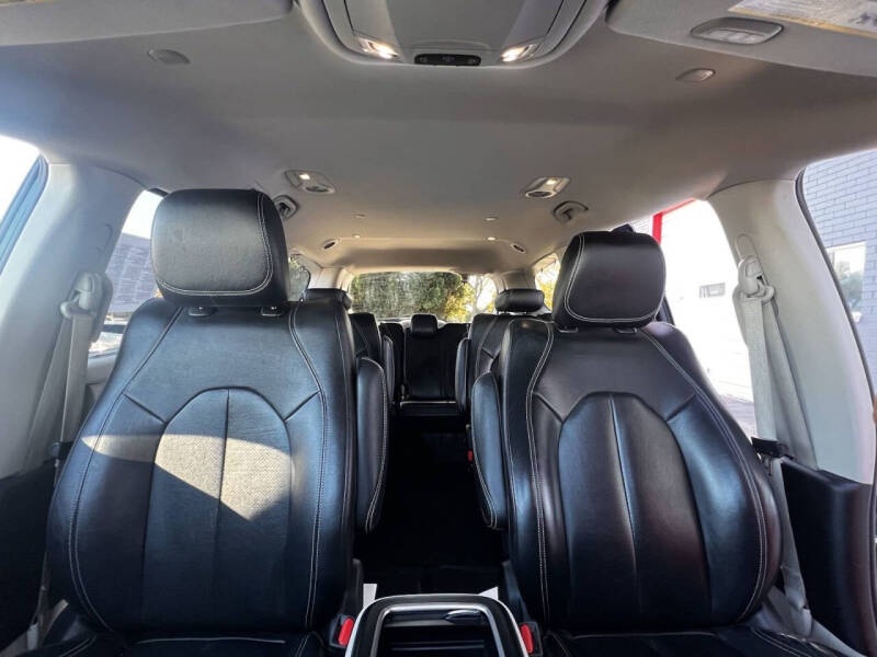 2022 Chrysler Pacifica Touring L photo 15