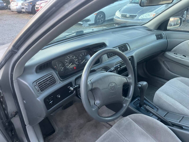 1998 Toyota Camry LE photo 16